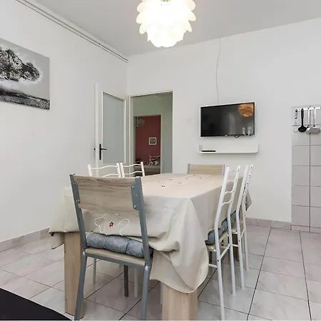 By The Sea Apartment