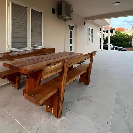 By The Sea Apartment *